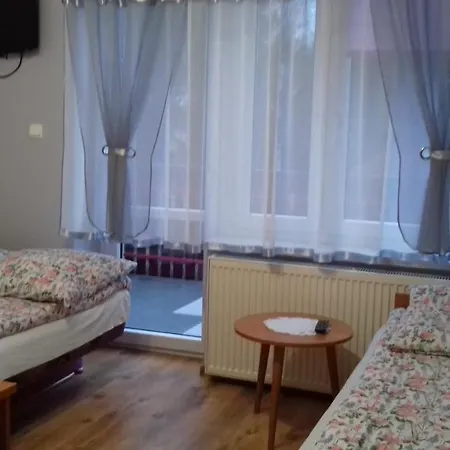 U Basi Quarto em Acomodações Particulares Wola Kalinowska